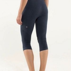 Lululemon In the Flow Crop Leggings Heathered Deep Coal Size 6 + Tote
